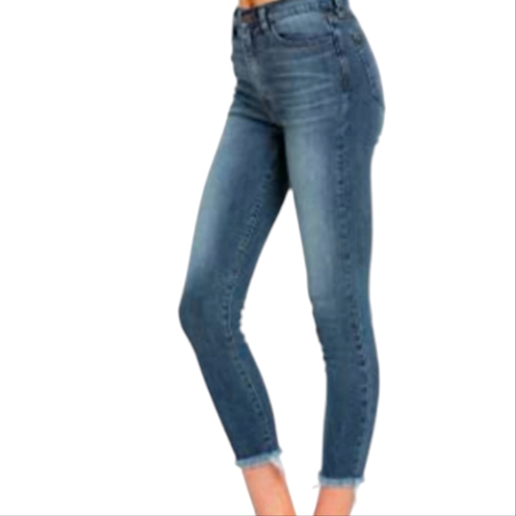 O2 High-Rise Skinny Jeans – Modern Stretch Denim, Curve-Hugging Style - Picture 1 of 8
